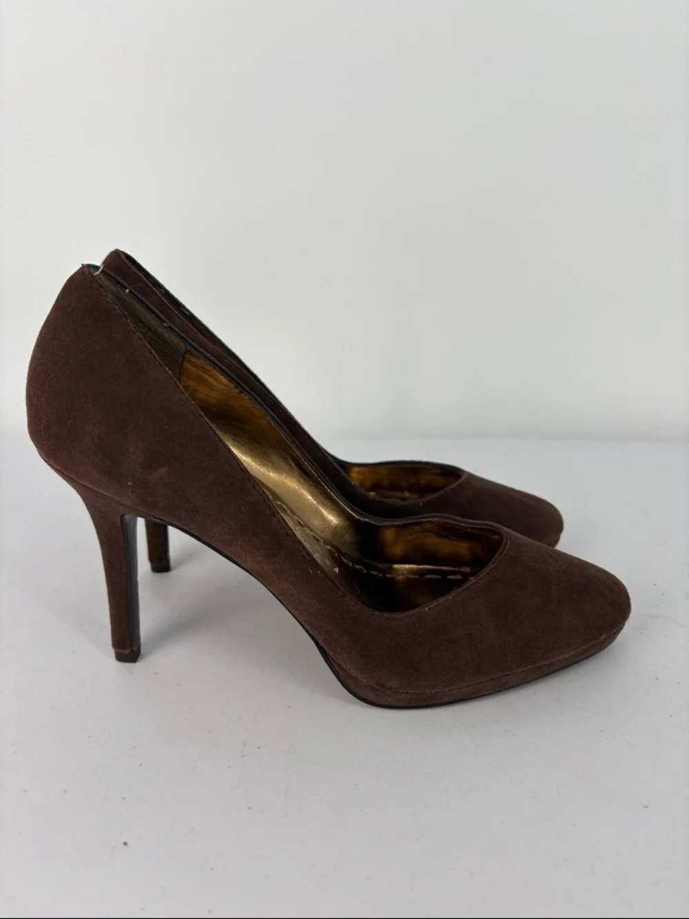 👔 Tahari Flynn Dark Brown Suede High Heel Pumps